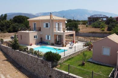 Romantic villa with pool in Lakithra village