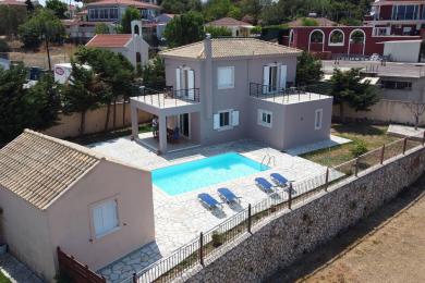 Charming villa with pool in Lakithra