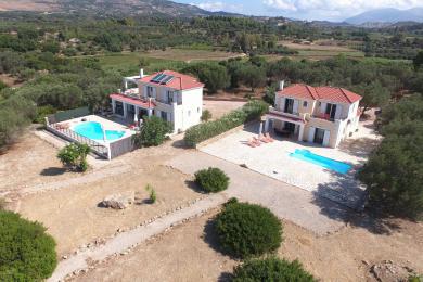 Beautiful villas in an olive grove 200 meters from the beach