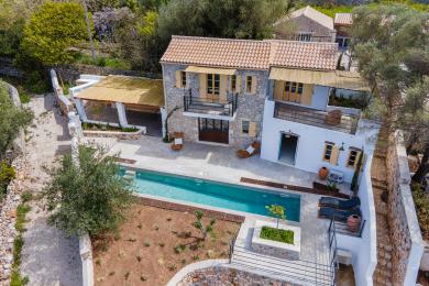 Ατμοσφαιρική βίλλα με ξενώνα στα Μαρκαντωνάτα