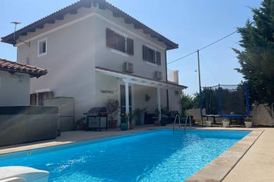 Stunning Modern 3-Bedroom Villa with Pool in Metaxata